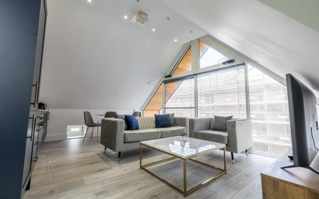 Impeccable 2-bed Apartment in Camberley