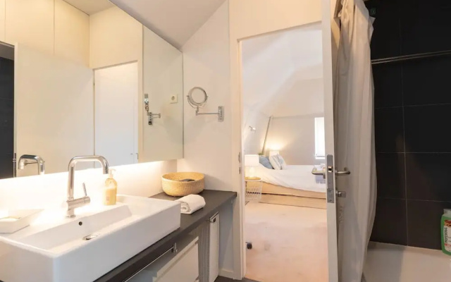 AREETA COZY apartment with parking by Aston Rentals