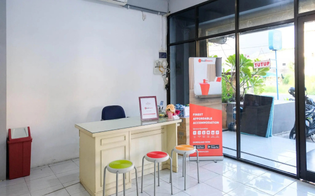 RedDoorz near Ahmad Yani Airport 3