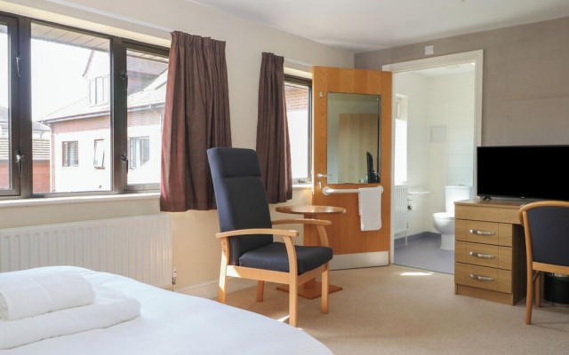 Marine Court First-floor Double Bedroom With Wet Room