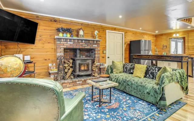 Pool, Beach & Lake Access: Poconos Cabin Escape!