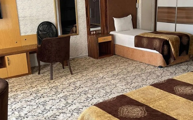 Yeni̇van Otel