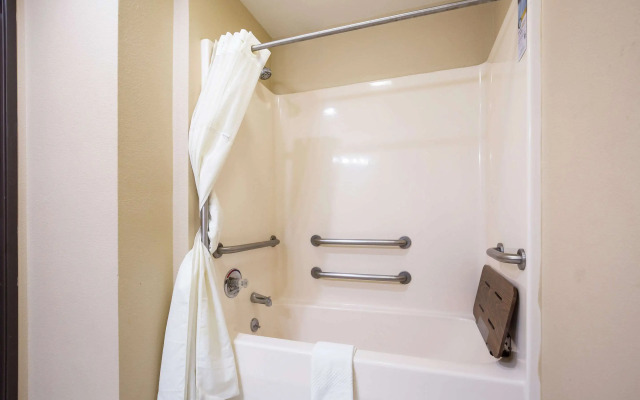 Quality Inn & Suites Caseyville - St. Louis