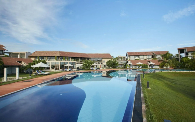 Отель The Calm Resort & Spa