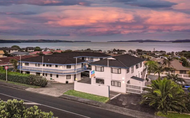 Snells Beach Motel