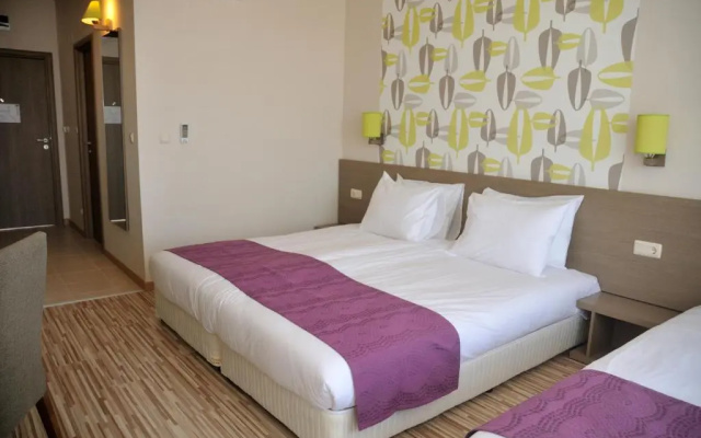Aqua Nevis Hotel