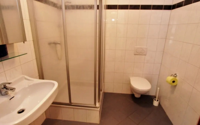Comfy Apartment With Garden, Balcony, Bbq,table Tennis Table