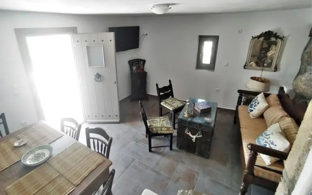 Skyros BnB Anna House in Brooke