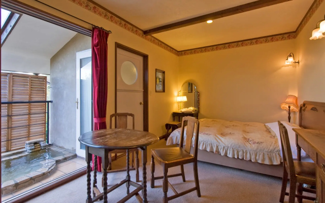 Kaedean Hotel