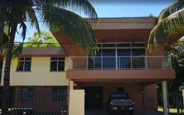 Le Le Seaside Villa Tanjung Aru