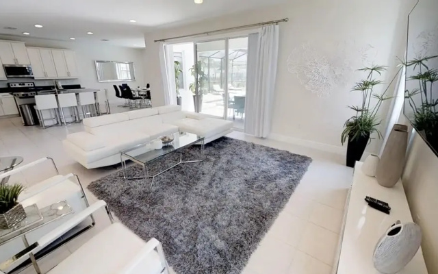 7729 Fairfax Drive