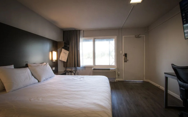 Economy Inn & Suites