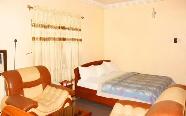 Green Park Hotel and Suites