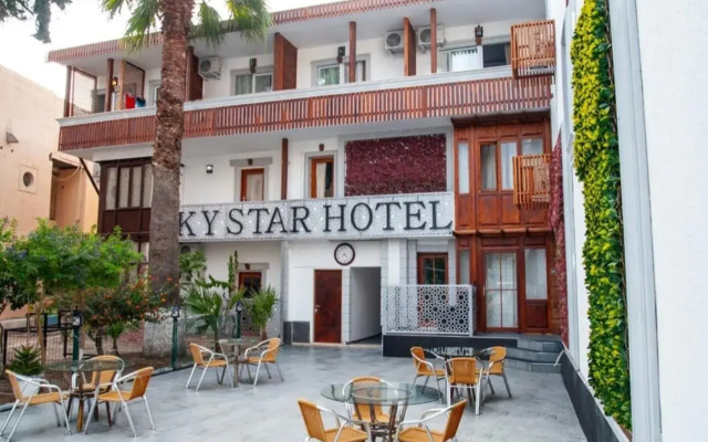 Sky Star Hotel - Bed & Breakfast