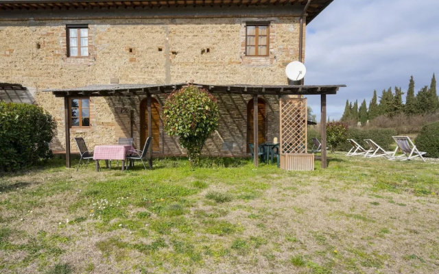 Pleasant Apartment in Montespertoli with Pool