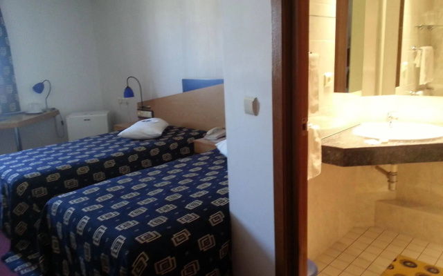 Iris Hotel
