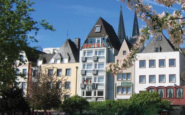 Hotel Römerhafen вид на фасад