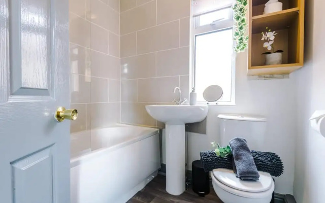 Perfect for Business Large Groups Sleeps 8
