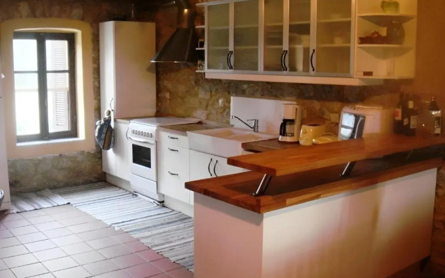 Traditional Stone House - Individual - 4-8 persons