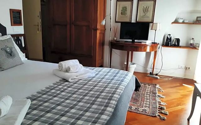 B&B S. Trinità 18 Suites & Rooms