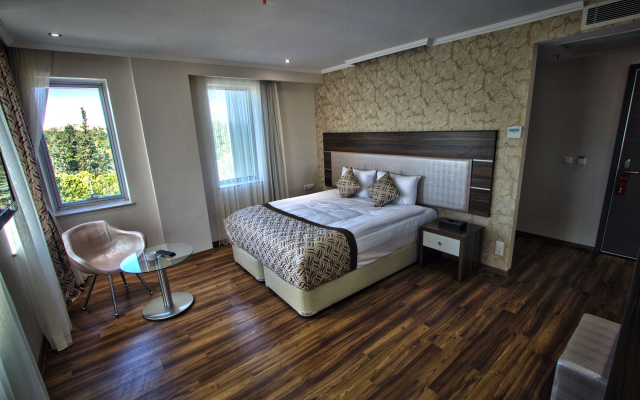 Edis Premier Hotel