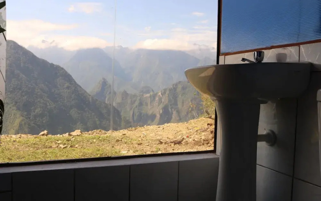 Llactapata Lodge Overlooking MachuPicchu