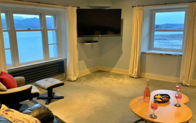 Apartment in Beaumaris With Snowdonia Views