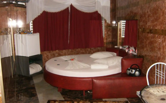Motel Desejo (Adult Only)