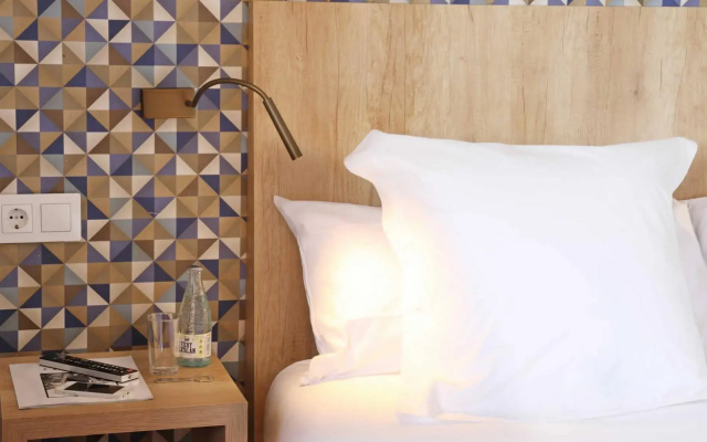 Chic & Basic Velvet Hotel