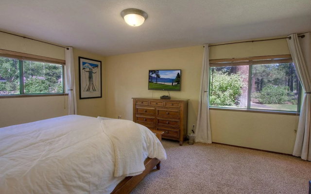 Ponderosa Palace by Lake Tahoe Accommodations