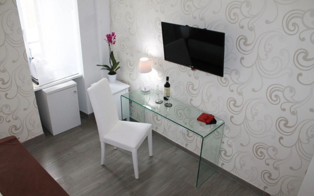 Elenoire Rooms & Suite