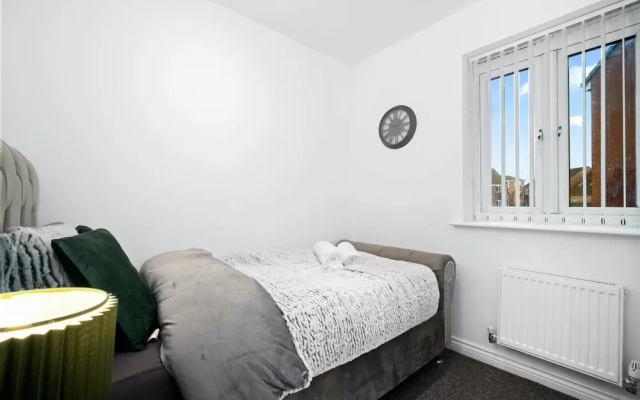 House - Sleeps 6, Garden & Free Parking