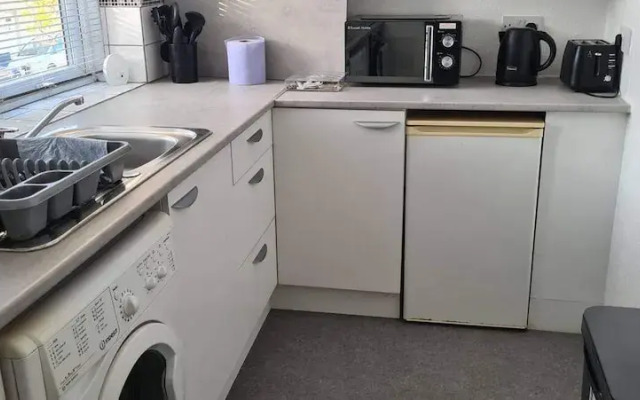 Cosy 2-bed Apartment - Sleeps 4 & Central