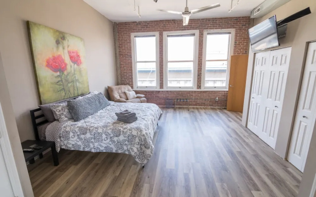 Penthouse Loft in The Heart of Downtown