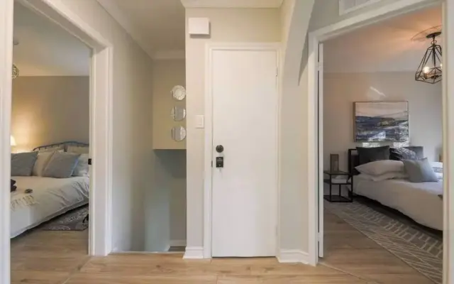 Casa Hotels: Modern 2BR Suite in Leslieville