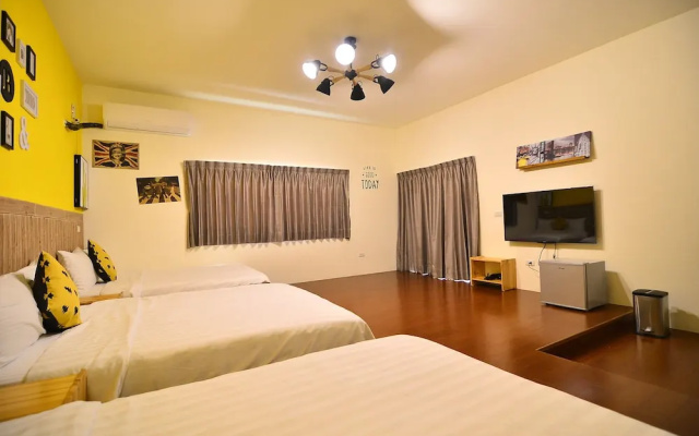 Paper Jet B&B