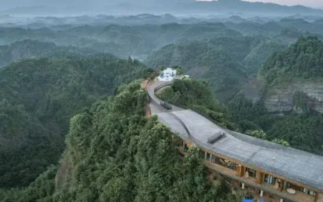 Zizai Pingjiang Wild Luxury Resort