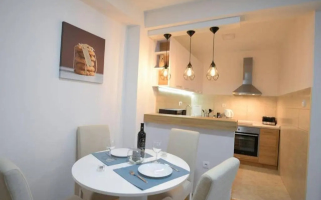 Sunny Apartment 18