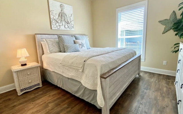 Knot Flying 3 Bedroom Home