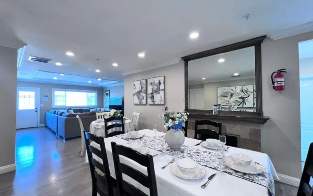 Stunning 8 bedroom 6 bathroom Pool Home