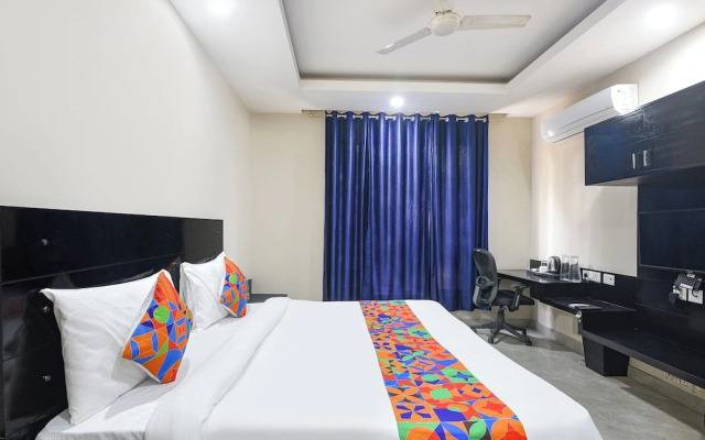 FabHotel Giriraj Hospitality - 100 Meters From Narayana Hospital | Gurugram