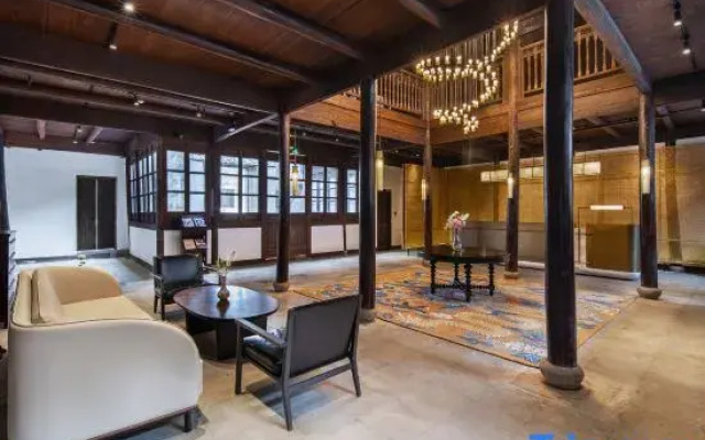 Yanguan Chaoyuezhicheng Xuande Gate Hotel