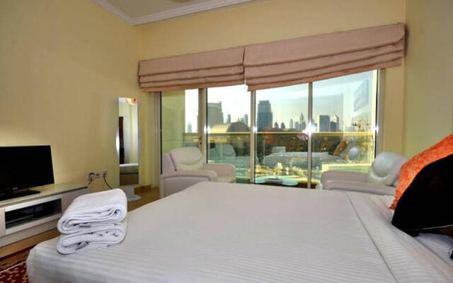 Апартаменты Dubai Stay - Burj Al Nujoom Downtown Holiday Apartment комната для гостей