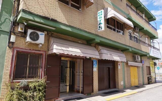 Отель Hostal Alamare вид на фасад
