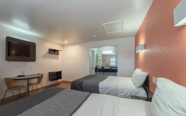 Coastal Valley Inn
