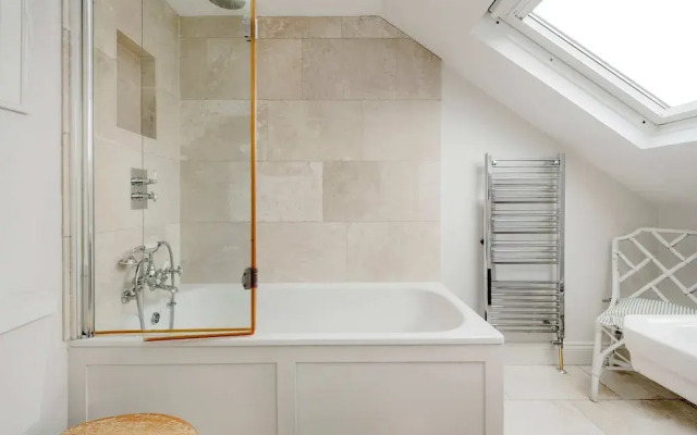 Stunning 4 bed Fulham Home With Garden