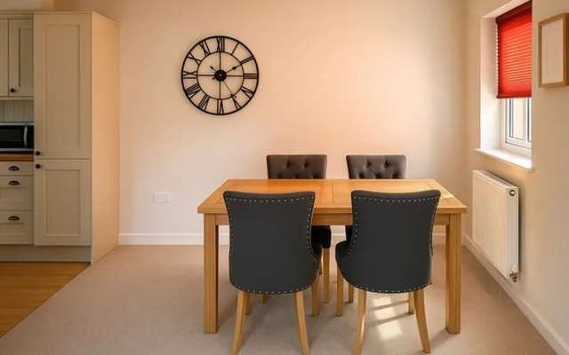 Elegant 2Bd Townhouse In Thirsk: Cozy & Stylish