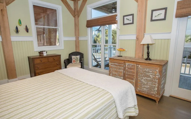 Sugar Shack 4 Bedroom Home by RedAwning