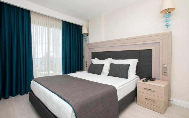 Falcon Hotel