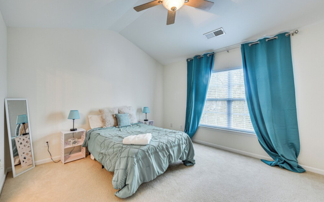 Dog-friendly Townhome w/ Patio in Charlotte Area!